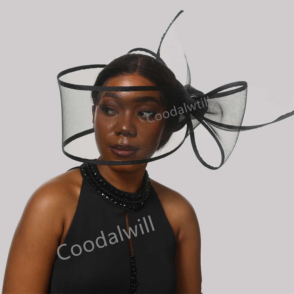 Women'S Fashion Kentucky Derby - Czarnobiała czapka fascynatorowa dla kobiet elegancka